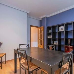 Renovated 4BD 2BTH with terrace in Plaza España